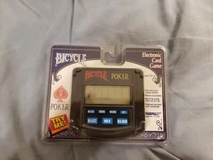 Vintage 1994 Tiger Electronics Bicycle Poker Electronic Card Game NEW - Foto 1 di 2