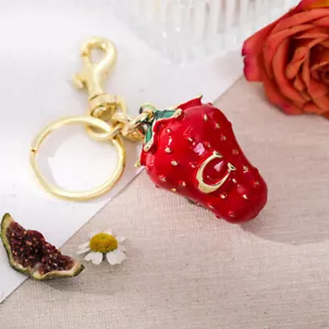 Niedlicher Schlüsselanhänger Anhänger Legierung Erdbeere Obst Alphabet Damen Tasche Auto 🍓Geschenk - Bild 1 von 6