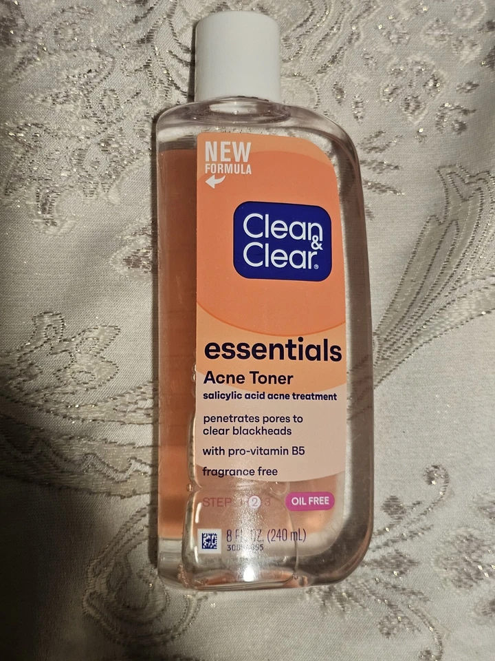 Clean & Clear Essentials Deep Cleaning Astringent Acne Medication Oil-Free 8 Oz - Image 1 of 1
