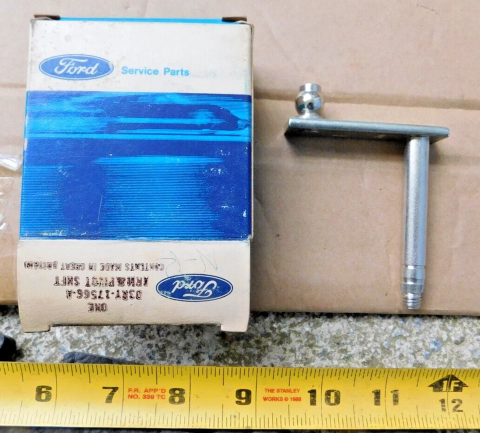 NOS WINDSHIELD WIPER MOUNTING ARM & PIVOT SHAFT FOR 1973-76 MERCURY CAPRI CARS - Image 1 of 1