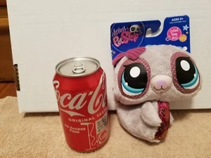 Hasbro 2009 Peluche Littlest Pet Shop sello como nuevo en tarjeta - Imagen 1 de 3