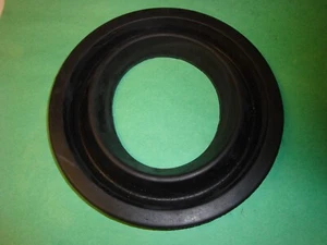 (0448)Z9 Jaguar Series 1 XKE Air Cleaner Rubber Grommet - Picture 1 of 2