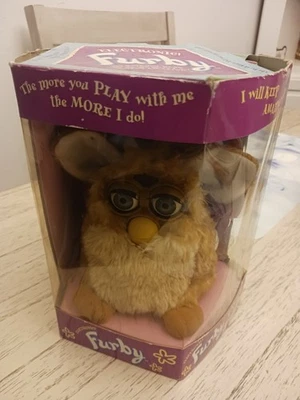 Jirafa Furby 1998 en caja en excelente estado.  Foto 1 de 4