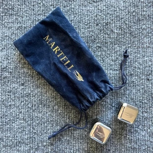 Martell Coñac Whisky Reutilizable Logo Piedras Cordón Terciopelo Bolsa 2 Cubos 1" - Imagen 1 de 7