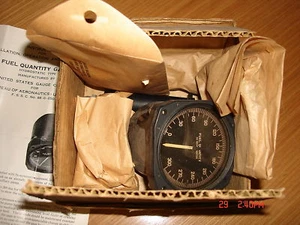 vintage aircraft fuel quantity guage hydrostatic type - Bild 1 von 6