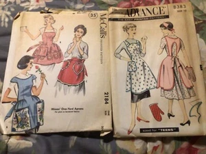 Vintage 50s/60s aprons Advance and McCalls - Picture 1 of 4