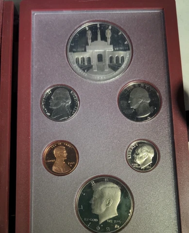 1984 Olympic COMMEMORATIVE Us MINT Prestige Set Cover