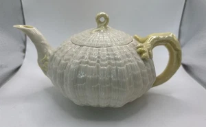 VTG Belleek China Tridacna Shell Teapot 5th Green Mark & Yellow Luster Ireland - Picture 1 of 14