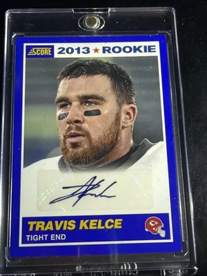 2013 PANINI SCORE AUTO-BLUE #431 TRAVIS KELCE ROOKIE RC  Kansas City Chiefs - Image 1 of 2