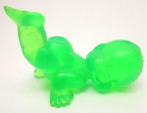 Figurine Les Babies N°4 Justin le Malin Vert Translucide Vintage Idéal 1991 - Imagen 1 de 2