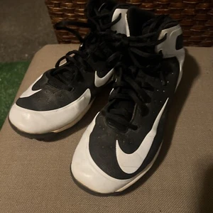 Nike Boys Alpha Huarache Pro 923434-011 Black Badeball Cleats Shoes Size 6Y - Picture 1 of 4