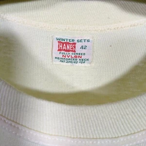 T-shirt bianca Hanes vintage anni '40 collo a equipaggio NOS rockabilly - Foto 1 di 4