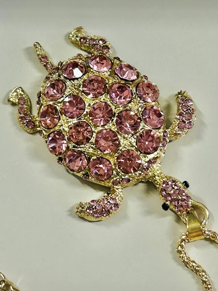Collar cadena tortuga estrás rosa Betsey Johnson nuevo con etiquetas Foto 1 de 4