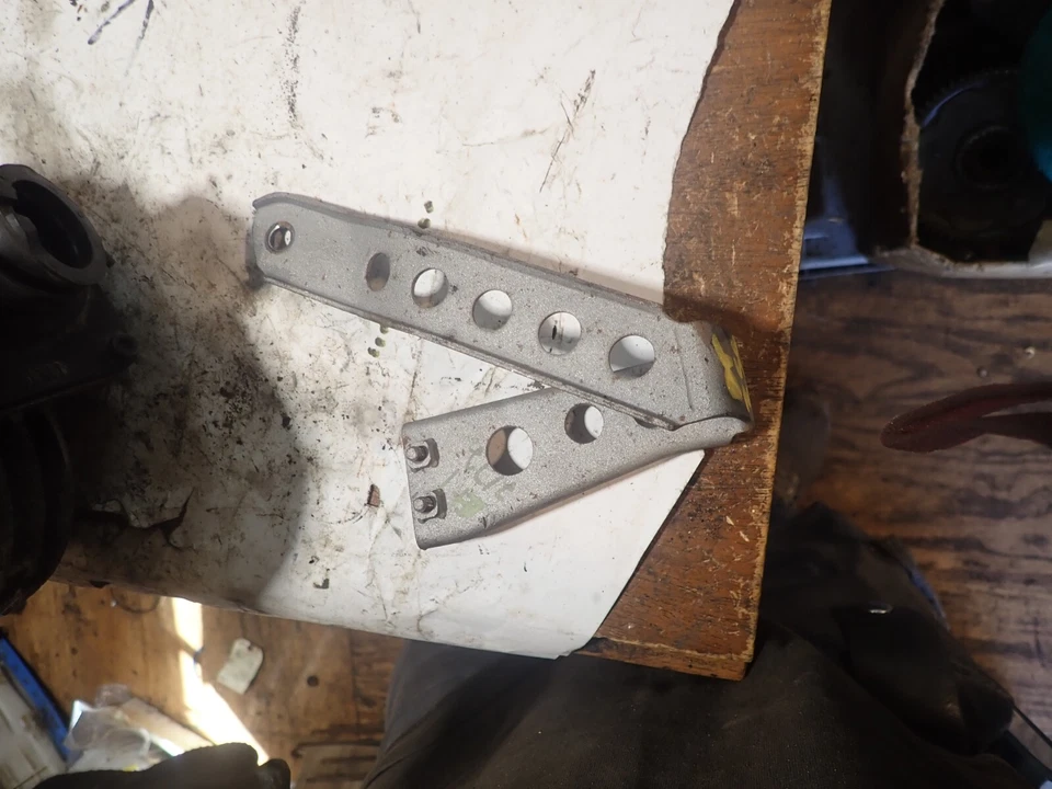 197? Protector de cadena/guía de cadena Yamaha DT 250 Foto 1 de 4