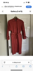 Gabardina roja de Burberry talla 10 larga - Imagen 1 de 5