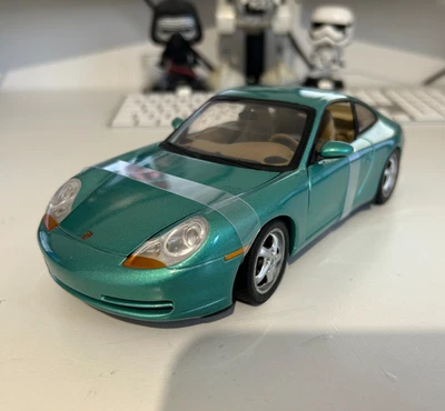 Porsche 911 (996) UT 1:18 Die cast Model Car – Green New Boxed, Flawed - Image 1 of 4