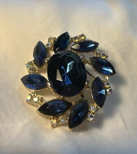 Unsigned Statement Brooch Blue Faceted Rhinestone Circle Pin Vintage - Picture 1 of 5
