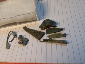 Gruppe von Metallstücken aus mittelalterlicher Stätte - Bild 1 von 13