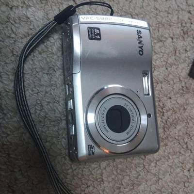 Cámara Digital Compacta SANYO VPC-S880 En Buen Estado Con Batería AA Desde JAPÓN - Bild 1 von 3