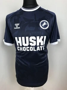 MILLWALL FC Fußball Trikot Größe L Home 2022/23 Fußball Trikot Hummel - Bild 1 von 13