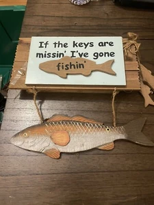 Holz Schlüsselkasten zum Gone Fishing 8 Messinghaken 12" hängende Fische. - Bild 1 von 5