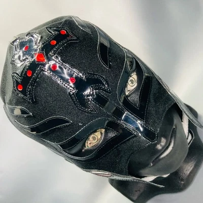 Máscara de lucha libre King Mysterio grado semi profesional negra y roja Foto 1 de 4