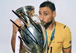ITALY & MAN CITY: GIANLUIGI DONNARUMMA SIGNED 6x4 EURO TROPHY PHOTO+COA**PROOF** - Picture 1 of 2