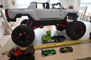 TOYS GMC BIG Hummer EV Batterie OHNE Fernbedienung - GEBRAUCHT einige zusätzliche Autos/Quad und LKW - Bild 1 von 20