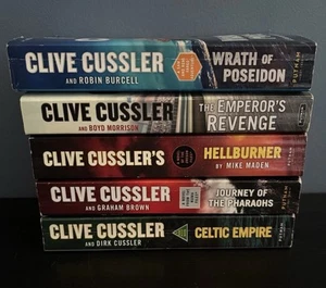 Clive Cussler Book Lot 5 Paperback Softcover Books novels - Picture 1 of 13