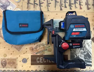 BOSCH 200FT LASER LEVEL MODEL-GLL3-300 WITH BAG And Stand BM1 - Picture 1 of 6