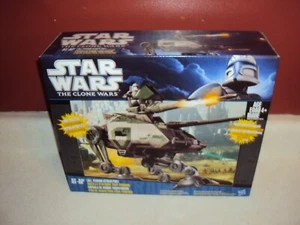 STAR WARS CLONE WARS 2010 AT-AP ALL TERRAIN ATTACK POD FAHRZEUG NEU SEALED RAR - Bild 1 von 2