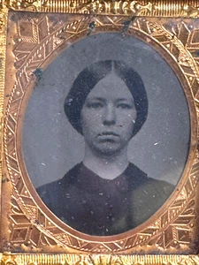 Daguerreotype photo 1/9 Plate young Victorian Woman leather hinged Case buckle - Picture 1 of 14