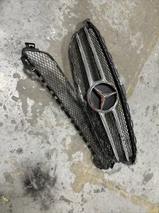 2015 2016 2017 MERCEDES-BENZ W205 C-CLASS FRONT GRILL 2 Items OEM🏕️ - Picture 1 of 8