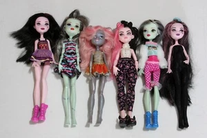 Monster High Puppe Set 6 Mädchen Asst. Figuren & Kleidung 2014-2022 gebraucht #8 - Bild 1 von 4