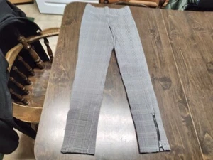 Old Navy Gray Black Plaid Leggings Size Girl's 10/12 - Picture 1 of 2