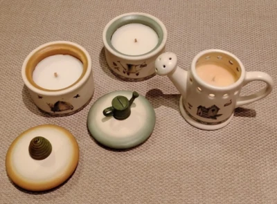 Nuevo Lote de 3 Velas Tarro Cerámica Vainila Estampado Jardín Verde Marfil Marrón Foto 1 de 2