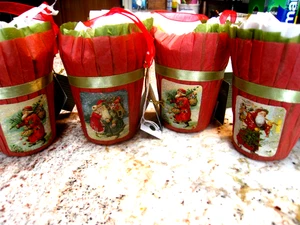 4 BETHANY LOWE WEIHNACHTEN PAPIERNUSSBECHER/PARTYGESCHENKE WEIHNACHTSMANN/VATER WEIHNACHTEN NICHT MEHR PRODUZIERT - Bild 1 von 5