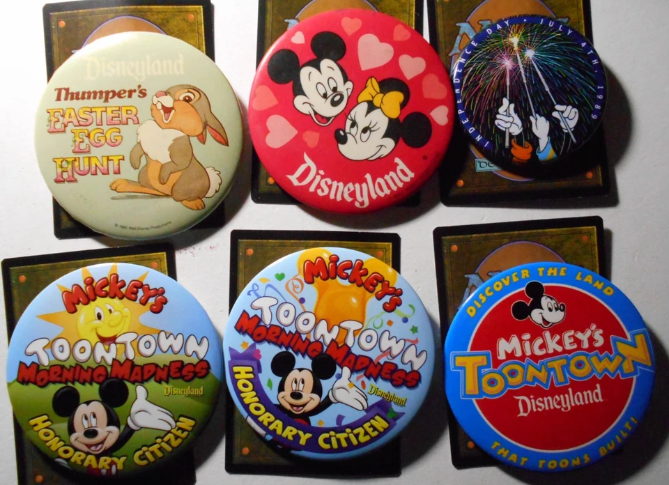 D714- 6 botones pinback para violonchelo Disneyland-Pascua, Toontown, Día de la Independencia Foto 1 de 1