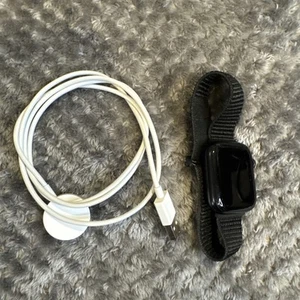 Apple Watch Series 7 45 mm (GPS + LTE cellulaire) boîtier en aluminium + céramique - Photo 1 sur 2