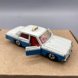 Tomica Tomy Toyota Crown Taxi 1:65 Made In Japan White Blue Rare No Box - Picture 1 of 9