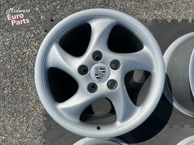 Llanta de rueda trasera plateada única OEM 18" Porsche 993 996 911 Turbo Twist Foto 1 de 4