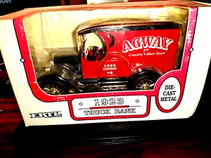 Nuovo con scatola ~ ERTL ~ 1923 rosso pressofuso metallo consegna camion banca-agway valori negozi - Foto 1 di 4