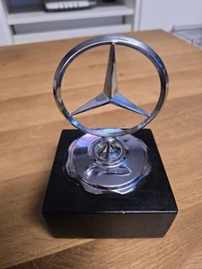 Mercedes Benz Stern mit Rosette für W108 W109 W110 1088880117 Neu? Und Sockel - Bild 1 von 4