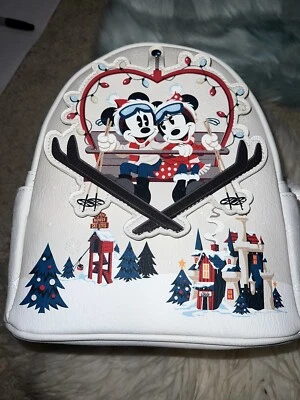 Mini mochila Loungefly Mickey & Minnie Mouse 2021 de vacaciones nueva con etiquetas elevador de esquí nuevo con etiquetas tierra Foto 1 de 2