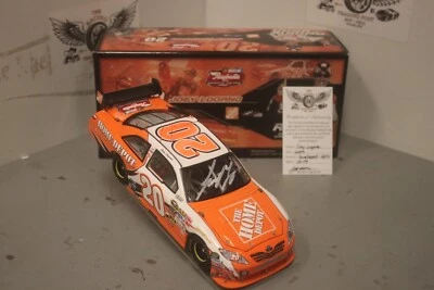 Joey Logano The Home Depot ROTY 2009 1/24 acción NASCAR diecast autografiado Foto 1 de 2