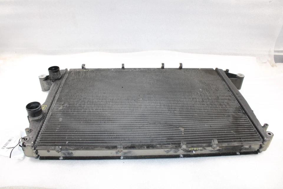 Maserati M128, cupé, Spyder, radiador, Dmg, usado, P/N 181097 Foto 1 de 4