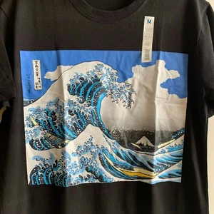 T-Shirt schwarz Hokusai Wave Grafik Rundhals Baumwolle von Dalso Industries Gr. M NEU  - Bild 1 von 5
