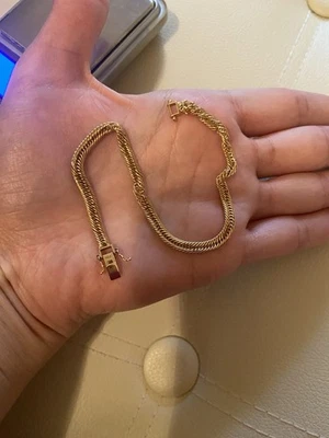 Pulsera de oro puro de 18k con sello Foto 1 de 4