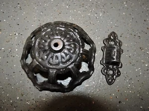 Cast iron oil lamp holder with cast iron mounting hinge - Picture 1 of 6