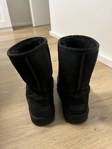 UGG Australia Classic Damenstiefel - Bild 1 von 6
